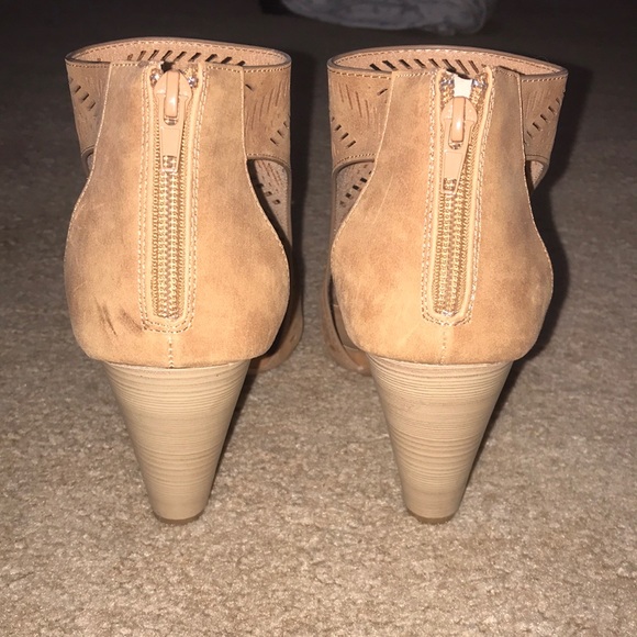 Shoes - Picture 5 of 7